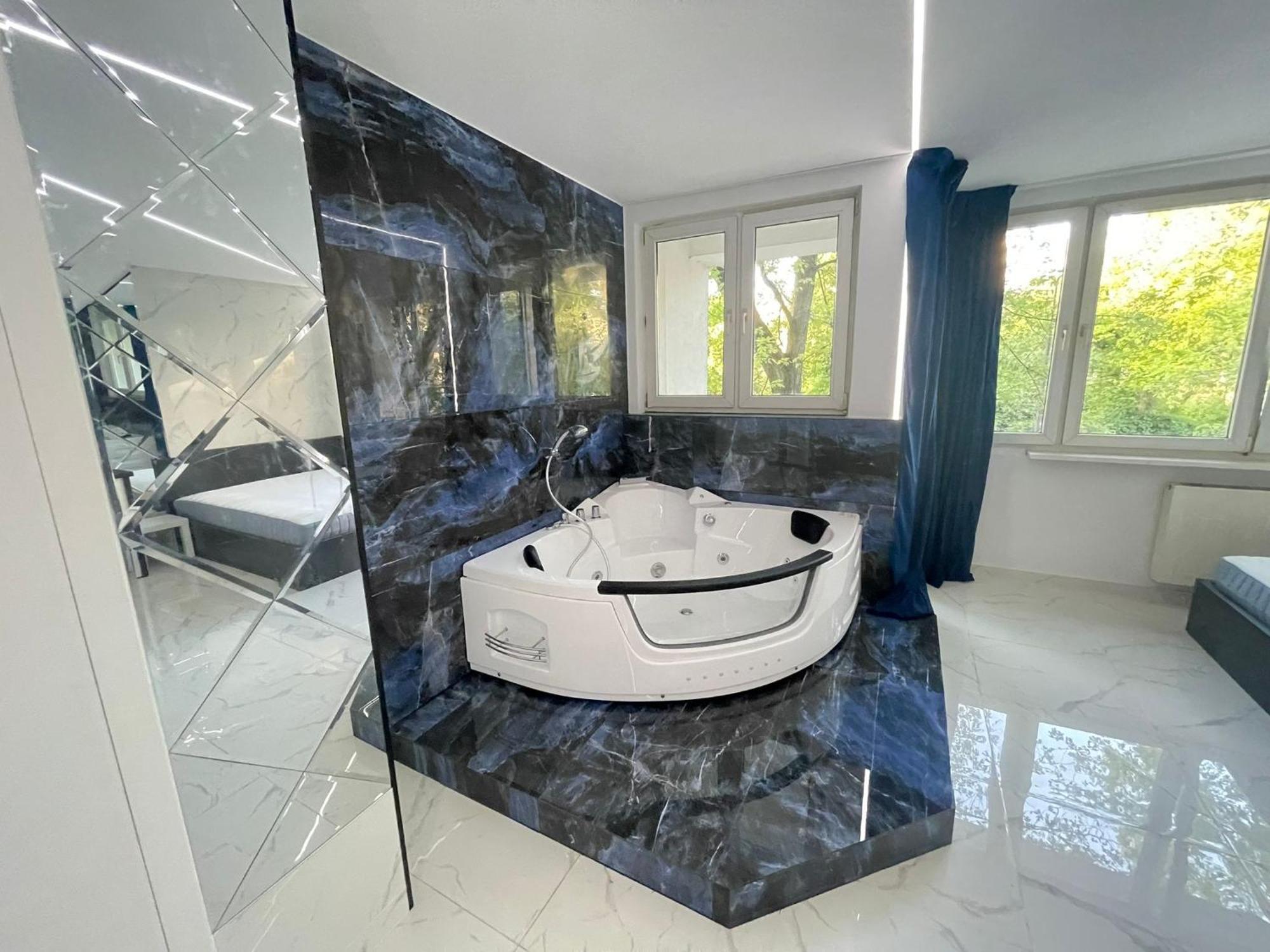 Butas Yourapart Karmelicka Z Jacuzzi